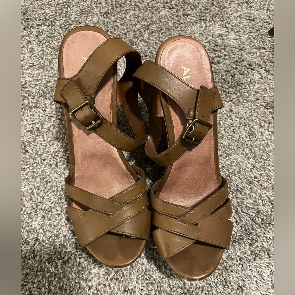 Aldo brown heals size 9